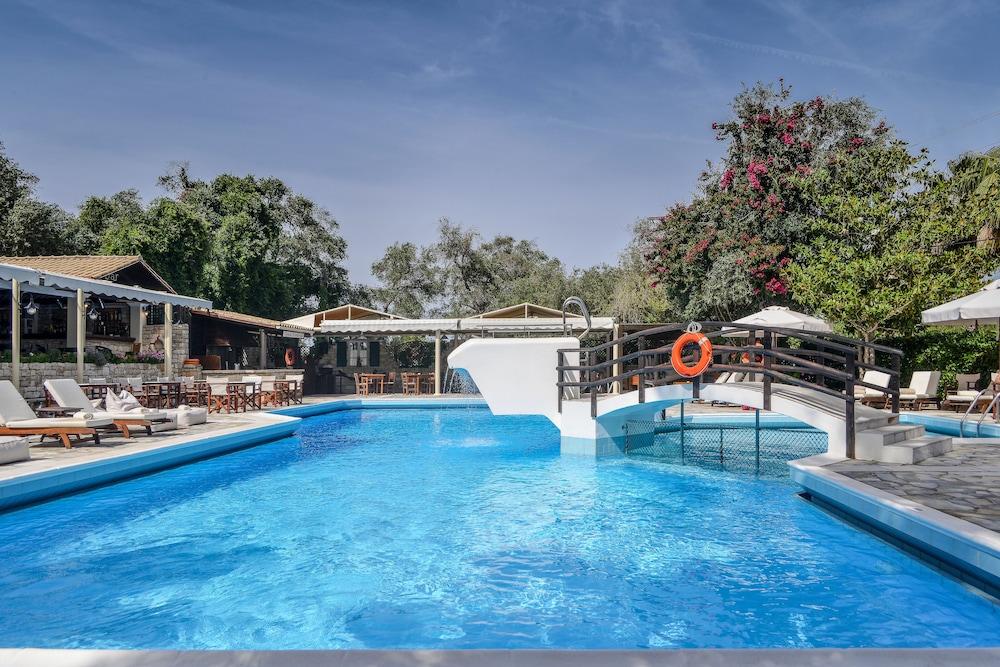 Paxos Club Resort & Spa Гайос Екстериор снимка